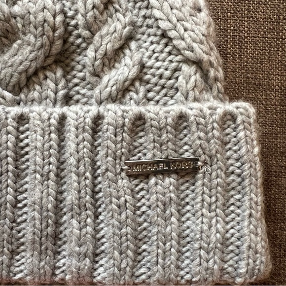 MICHAEL KORS Grey Cables Knit Hat - Picture 4 of 10